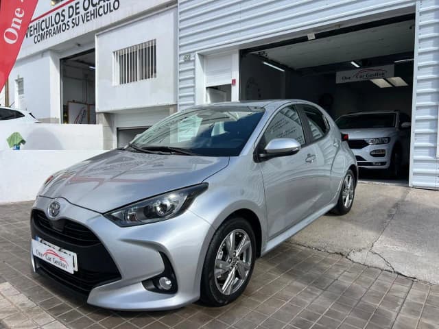 Toyota Yaris 1.5 120H Business Plus 2024 en One Car Gestion Automoviles · CEC