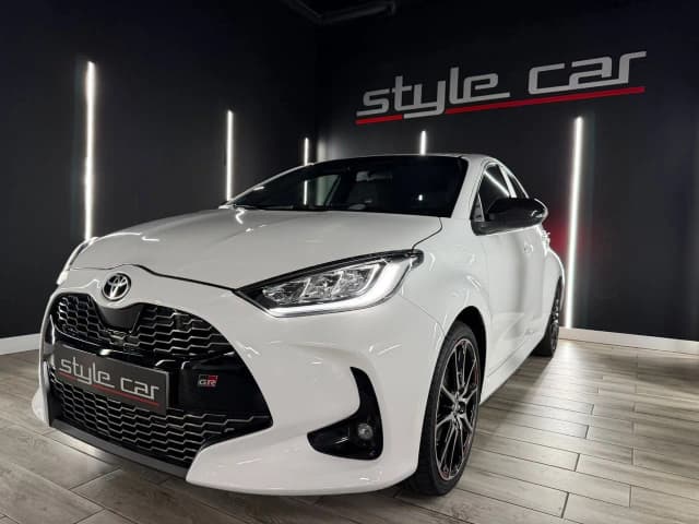 Toyota Yaris 1.5 120H GR Sport 2022 en Style Car Canarias · CEC