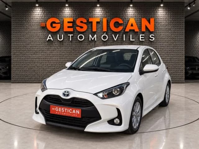 Toyota Yaris 1.5 120H Business Plus 2022 en Gestican · CEC
