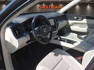 Volvo XC60 2023 · foto 10