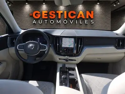 Volvo XC60 2023 · foto 12