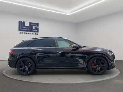 Audi RS Q8 2021 · foto 8