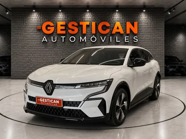 Renault Megane E-Tech 2023 en 4 islas · CEC