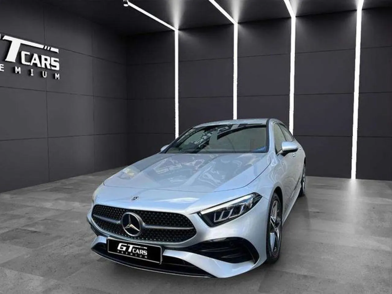 Mercedes-Benz Clase A 2023 en 2 islas · CEC
