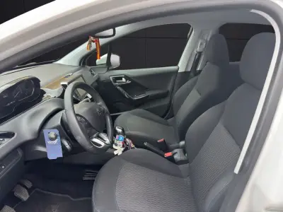 Peugeot 208 2018 · foto 10