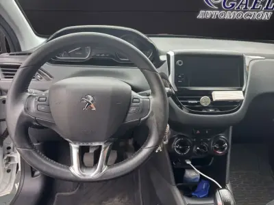 Peugeot 208 2018 · foto 8