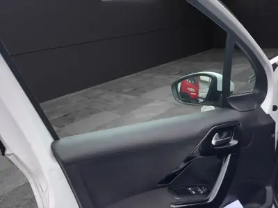 Peugeot 208 2018 · foto 11
