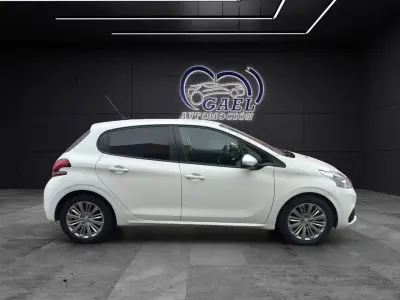 Peugeot 208 2018 · foto 3