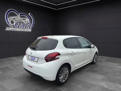 Peugeot 208 2018 · foto 2