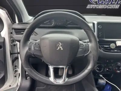 Peugeot 208 2018 · foto 9