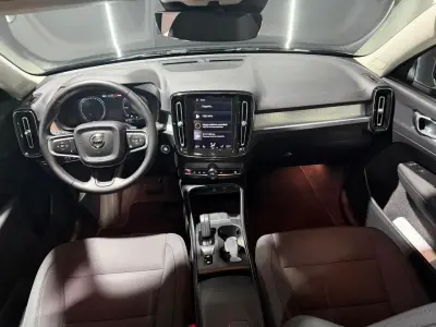 Volvo XC40 2021 · foto 7