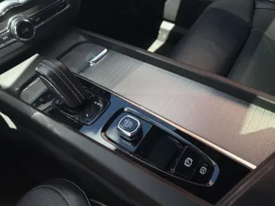 Volvo XC60 2021 · foto 12