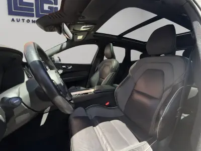 Volvo XC60 2021 · foto 9