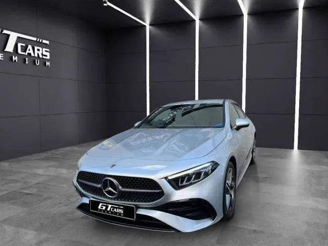 Mercedes-Benz Clase A 2023 en 2 islas · CEC