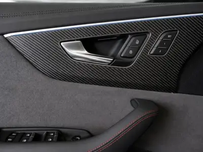 Audi Q8 2020 · foto 18