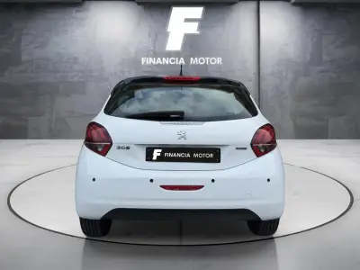 Peugeot 208 2016 · foto 10