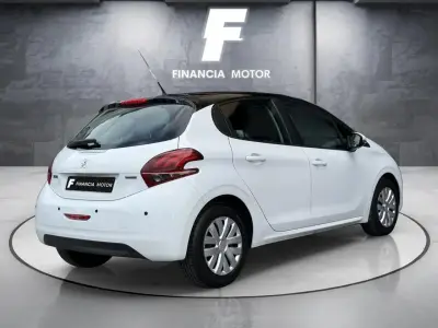 Peugeot 208 2016 · foto 9