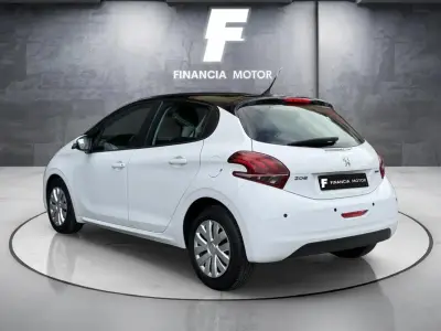 Peugeot 208 2016 · foto 11