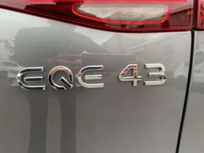 Mercedes-Benz EQE SUV AMG 2023 · foto 12