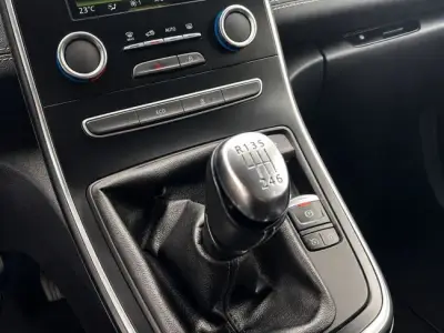 Renault Scenic 2020 · foto 16