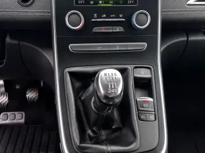 Renault Scenic 2020 · foto 17