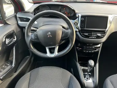 Peugeot 208 2019 · foto 10