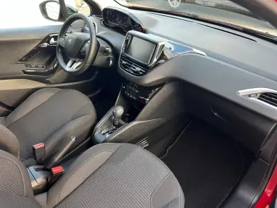 Peugeot 208 2019 · foto 11