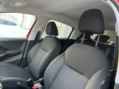 Peugeot 208 2019 · foto 8