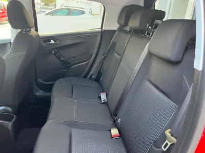 Peugeot 208 2019 · foto 9