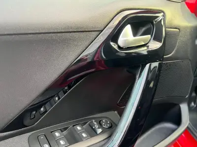 Peugeot 208 2019 · foto 12