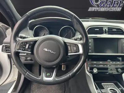 Jaguar XE 2016 · foto 8