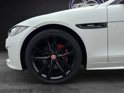 Jaguar XE 2016 · foto 13