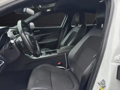 Jaguar XE 2016 · foto 7