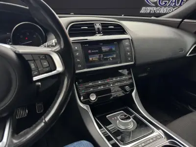 Jaguar XE 2016 · foto 10