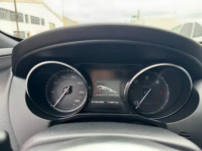 Jaguar XE 2016 · foto 11