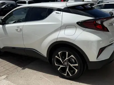 Toyota C-HR 2020 · foto 15