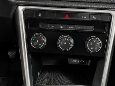 Volkswagen T-Roc 2023 · foto 16