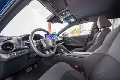Toyota C-HR 2024 · foto 4