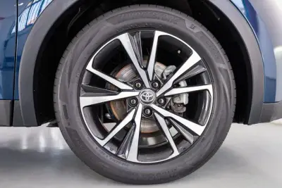 Toyota C-HR 2024 · foto 8