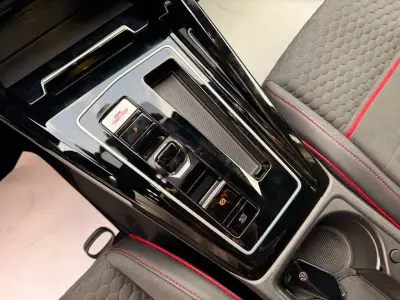 Volkswagen Golf GTI 2022 · foto 12