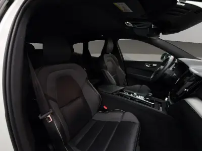 Volvo XC60 2021 · foto 18