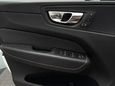 Volvo XC60 2021 · foto 13
