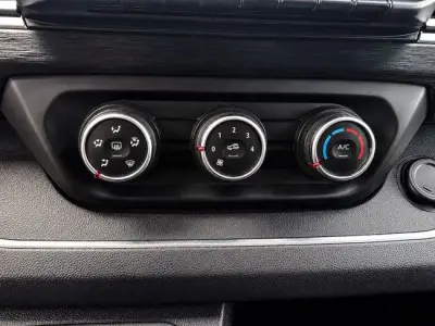Renault Trafic 2023 · foto 11
