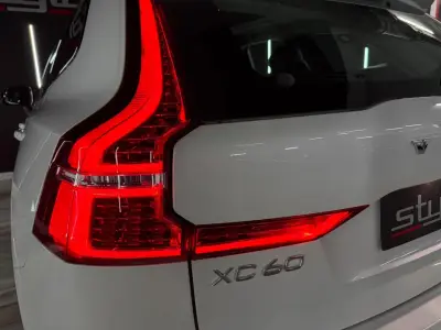 Volvo XC60 2021 · foto 17