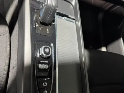 Volvo XC60 2021 · foto 8