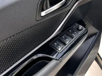 Toyota C-HR 2018 · foto 15