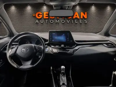 Toyota C-HR 2018 · foto 9