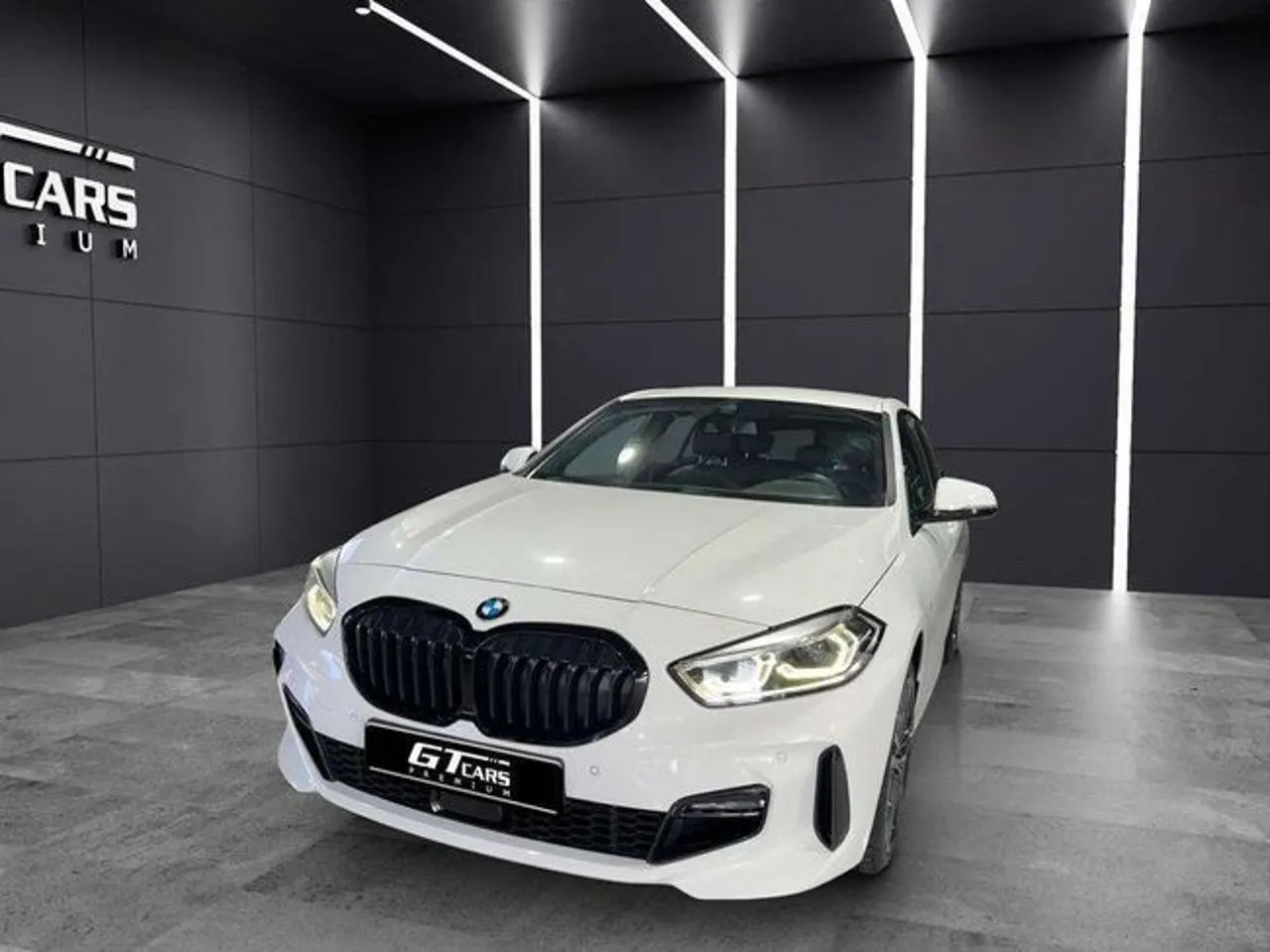 BMW Serie 1 2023 en 2 islas · CEC