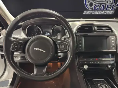 Jaguar XE 2017 · foto 11