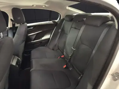 Jaguar XE 2017 · foto 9